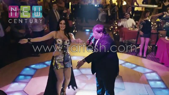 فيديو رقصة صافيناز الجديدة والجمهور يصفها بـ (ماكينة تدمير الشباب المصري)! صورة رقم 5