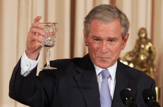 خبر مفبرك.. بوش لم يتاجر بالمخدرات ولم يستعطف الشرطة لتركه وشأنه صورة رقم 1