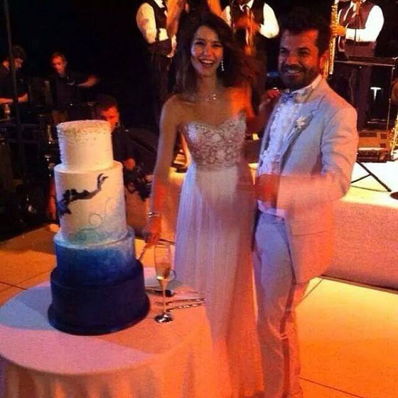 بالصور.. النجمة التركية (فاطمة) في إطلالة جذابة ليلة زفافها  صورة رقم 6