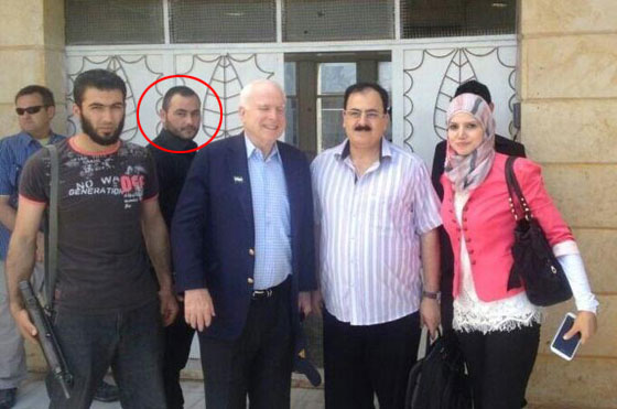 صور البغدادي مع السيناتور جون ماكين تثير شكوكا حول علاقة امريكا بداعش! صورة رقم 1