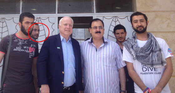 صور البغدادي مع السيناتور جون ماكين تثير شكوكا حول علاقة امريكا بداعش! صورة رقم 3
