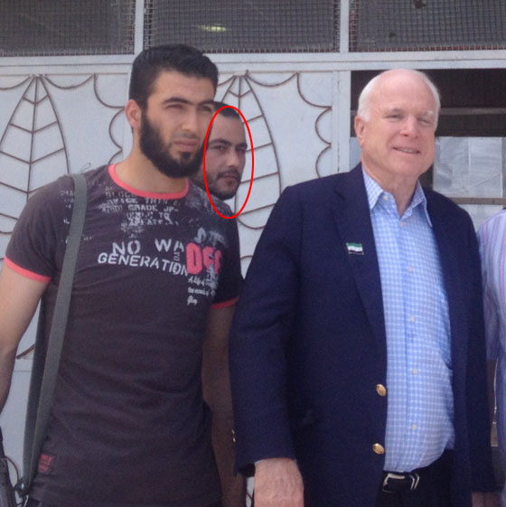 صور البغدادي مع السيناتور جون ماكين تثير شكوكا حول علاقة امريكا بداعش! صورة رقم 4