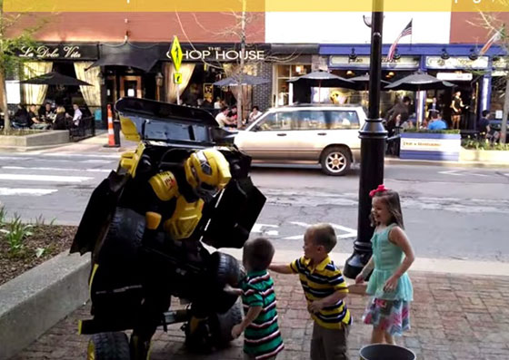 بالفيديو.. رجل آلي يضحك الاطفال بتحولاته المدهشة  صورة رقم 4