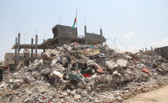 متزوج من 5 نساء واب لـ 40 ابنا و200 حفيد دمرت اسرائيل بيته في غزة صورة رقم 4