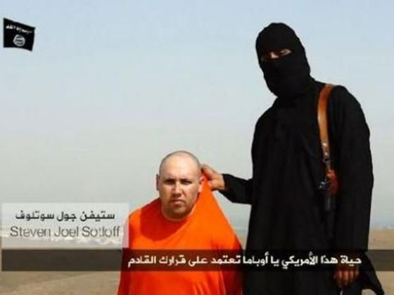 ردا على الضربات الجوية.. داعش يذبح بالسكين صحفيا امريكيا مختطفا صورة رقم 3