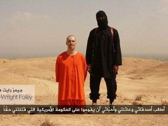 ردا على الضربات الجوية.. داعش يذبح بالسكين صحفيا امريكيا مختطفا صورة رقم 4