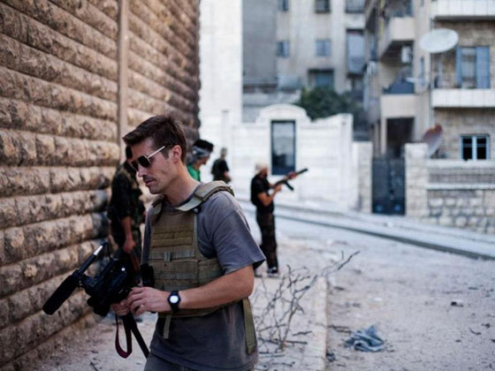 ردا على الضربات الجوية.. داعش يذبح بالسكين صحفيا امريكيا مختطفا صورة رقم 7