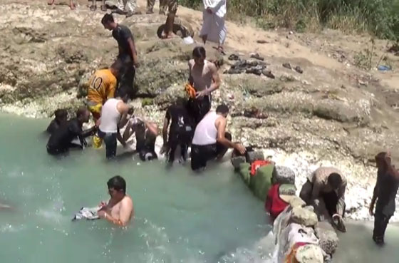 فيديو يصور دخول المئات من الايزيديين إلى الاسلام خوفاً من داعش صورة رقم 5
