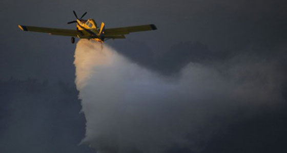 مصور الحرائق كاد يموت بعد اغراقه بشلال تساقط من طائرة صديقة صورة رقم 2