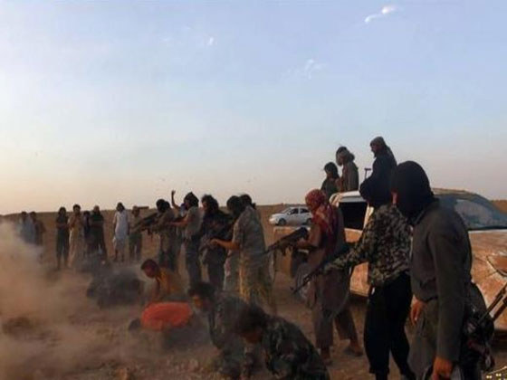 بالصور: غنائم داعش من مطار الطبقة.. بينها اسلحة متوسطة وطائرة سوخوي صورة رقم 11