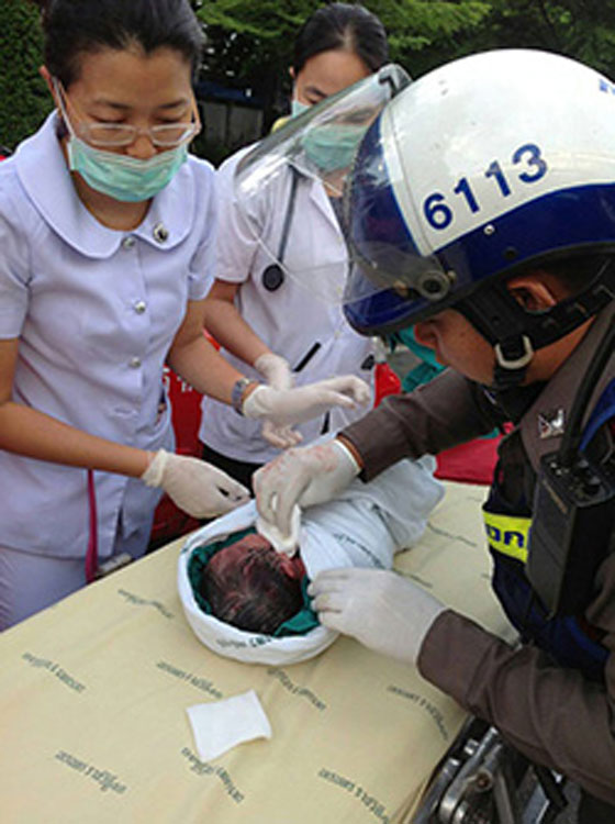 عالم طريف.. شرطة تايلندية لمساعدة الحوامل خلال الاختناقات المرورية صورة رقم 4