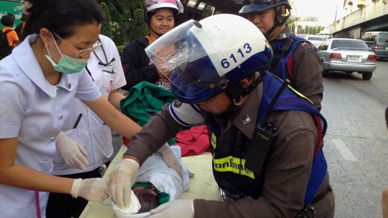 عالم طريف.. شرطة تايلندية لمساعدة الحوامل خلال الاختناقات المرورية صورة رقم 2