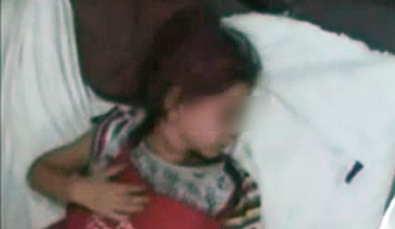 بالفيديو: طفلة تخرج من قبرها بعد ان خنقها عمها وعمتها ودفناها! صورة رقم 2