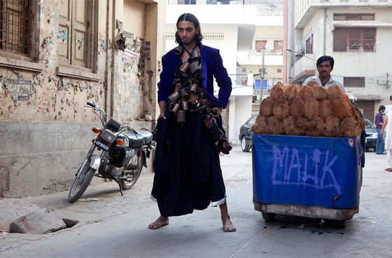 بالكاميرا.. الموضة الباكستانية تتحدى طالبان في عقر بيتها صورة رقم 14