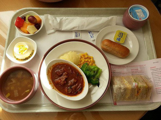 صور وجبات المرضى في المستشفيات حول العالم.. اليابان اسماك وخضار والإمارات سباجيتي ولحم وجاتوه صورة رقم 8
