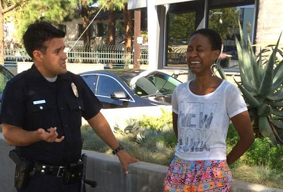 عنصرية الشرطة تقسو على الممثلة الامريكية السمراء وتجعلها تبكي صورة رقم 1
