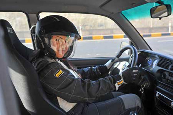  صور وفيديو ايرين يوسف اول امرأة تحترف سباقات السيارات في مصر صورة رقم 2