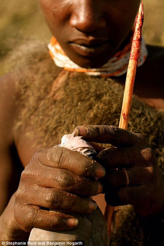 صور وفيديو قبيلة بدائية في تنزانيا لم تتغير حياتها منذ 10,000 سنة! صورة رقم 1