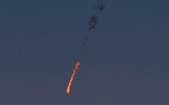 لأول مرة منذ عام 1982.. الصواريخ الاسرائيلي تسقط طائرة سورية مقاتلة صورة رقم 2