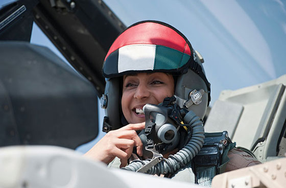 بالفيديو.. مريم المنصوري قائدة سلاح الجو الاماراتي تمزق صفوف داعش صورة رقم 2