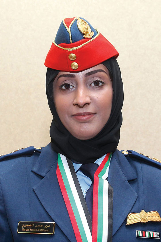 بالفيديو.. مريم المنصوري قائدة سلاح الجو الاماراتي تمزق صفوف داعش صورة رقم 6