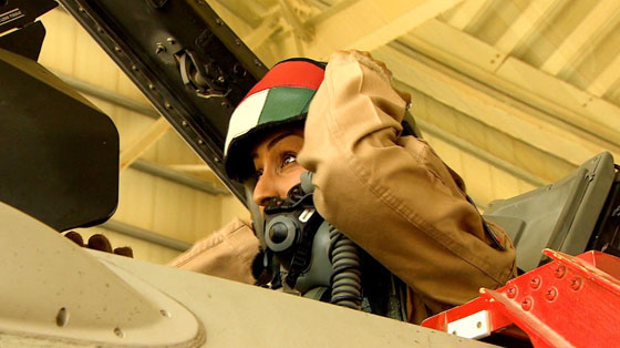 بالفيديو.. مريم المنصوري قائدة سلاح الجو الاماراتي تمزق صفوف داعش صورة رقم 3
