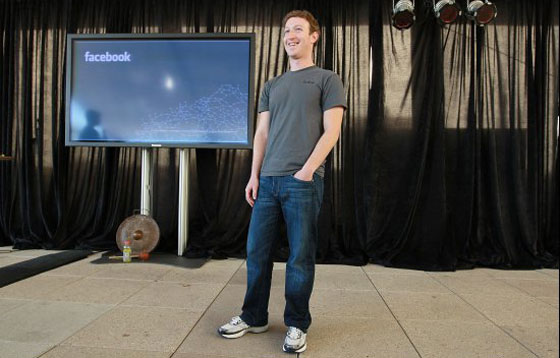 مؤسس فيسبوك يربح كل ثانية ما يكفي لعيش عائلة من 4 افراد صورة رقم 1