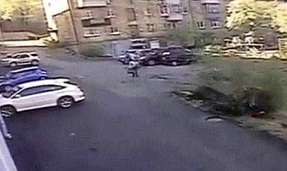 صور وفيديو لفتاة روسية تحطم سيارة 