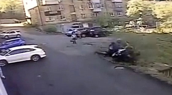 صور وفيديو لفتاة روسية تحطم سيارة 