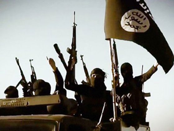 داعش يعدم شابا سوريا ويصلبه بتهمة تصوير مقرات التنظيم صورة رقم 1