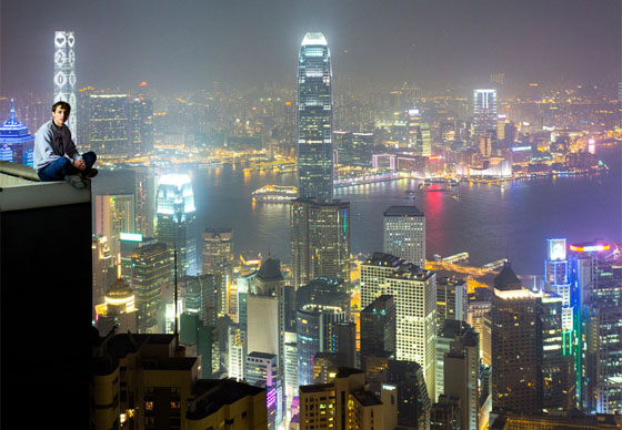 بالفيديو.. مغامرون يتسلقون قمم البنايات الشاهقة في هونغ كونغ صورة رقم 15