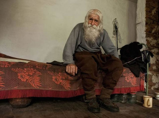 روبن هود البلغاري في المائة من العمر ويتسول دعما للاعمال الخيرية صورة رقم 3