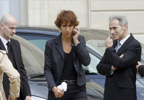 صوفي هات امرأة على استعداد للموت من اجل الرئيس الفرنسي.. تعرف عليها صورة رقم 4