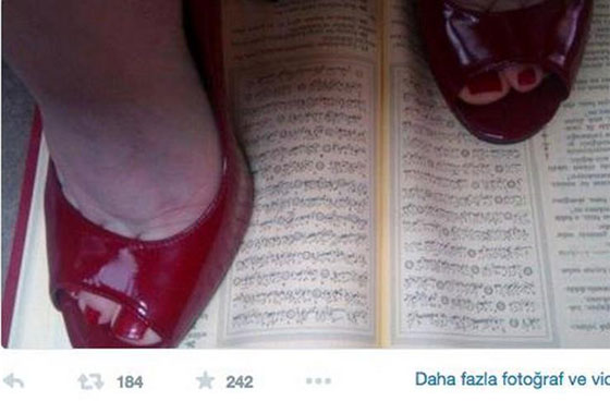 القرآن الكريم ضحية امراة تركية رعناء صورة رقم 1