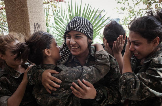 القصة الكاملة للمقاتلة ريحانا التي لم تقتل 100 داعشي ولم تذبح! صورة رقم 4