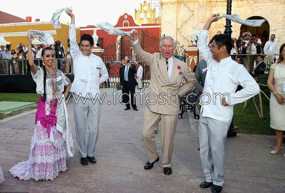 بعد رقصة السيف السعودية، الامير تشارلز يرقص بالمنديل في المكسيك صورة رقم 3