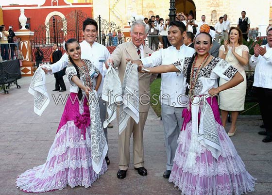 بعد رقصة السيف السعودية، الامير تشارلز يرقص بالمنديل في المكسيك صورة رقم 7