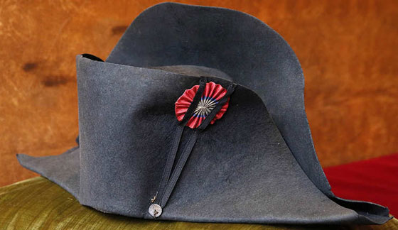 بيع مقتنيات نابليون في مزاد بفرنسا من بينها قبعته الشهيرة صورة رقم 3