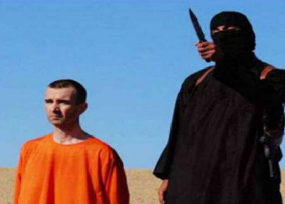 الجهادي جون.. جلاد داعش يصاب في غارة جوية استهدفت قادة التنظيم صورة رقم 5