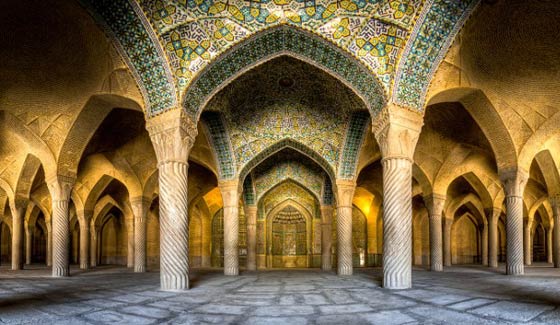 صور مثيرة من داخل المساجد الايرانية.. بعدسة مصور شاب صورة رقم 9