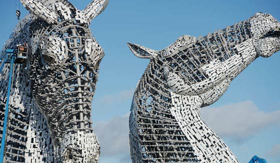 بالصور.. اسكتلندا تخلد تراث الاحصنة بأكبر نحت لحصانين في العالم صورة رقم 5