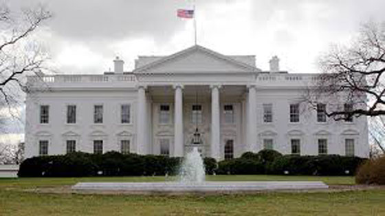  اعتقال امريكية مسلحة اثناء القاء اوباما خطابا امام البيت الابيض صورة رقم 5