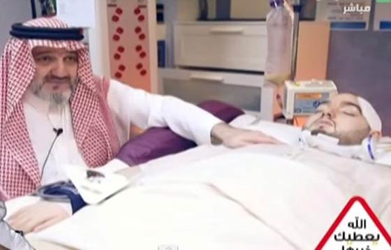 فيديو مؤثر للامير (خالد بن طلال) وابنه (الوليد) الذي يعاني من غيبوبة من 8 سنين  صورة رقم 1