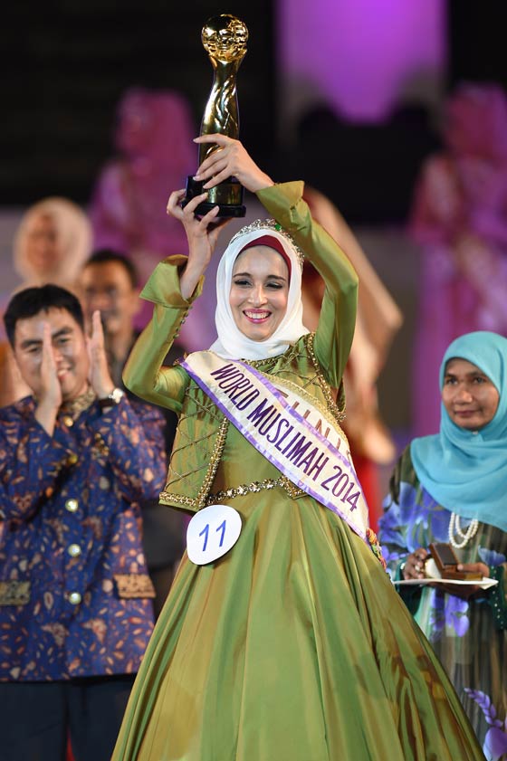 مهندسة كمبيوتر تونسية تفوز بـ (تاج الجمال الإسلامي) في اندونيسيا صورة رقم 6