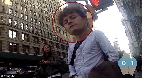 فيديو طريف: حسناء تتجول في نيويورك ببنطلون ضيق وتسجّل بكاميرا خفية نظرات الرجال صورة رقم 2