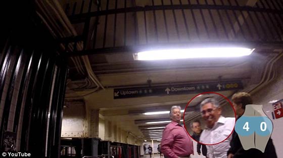 فيديو طريف: حسناء تتجول في نيويورك ببنطلون ضيق وتسجّل بكاميرا خفية نظرات الرجال صورة رقم 12