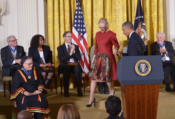 أوباما يمنح وسام الحرية لـ19 شخصية أمريكية من بينهم ميريل ستريب صورة رقم 4