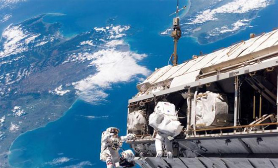 رواد فضاء روس يحملون اسبريسو وكافيار ويغزون الفضاء بصاروخ  صورة رقم 1