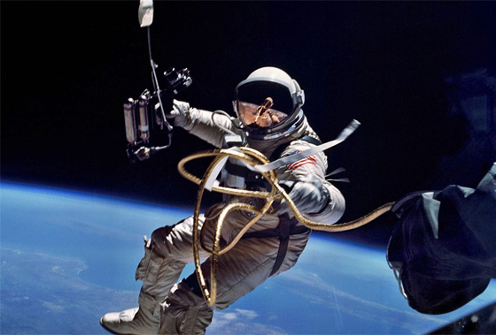 رواد فضاء روس يحملون اسبريسو وكافيار ويغزون الفضاء بصاروخ  صورة رقم 2
