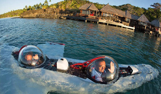 جزيرة لواكالا.. اول منتجع في العالم يقدم رفاهية ركوب غواصة بمقعدين صورة رقم 1